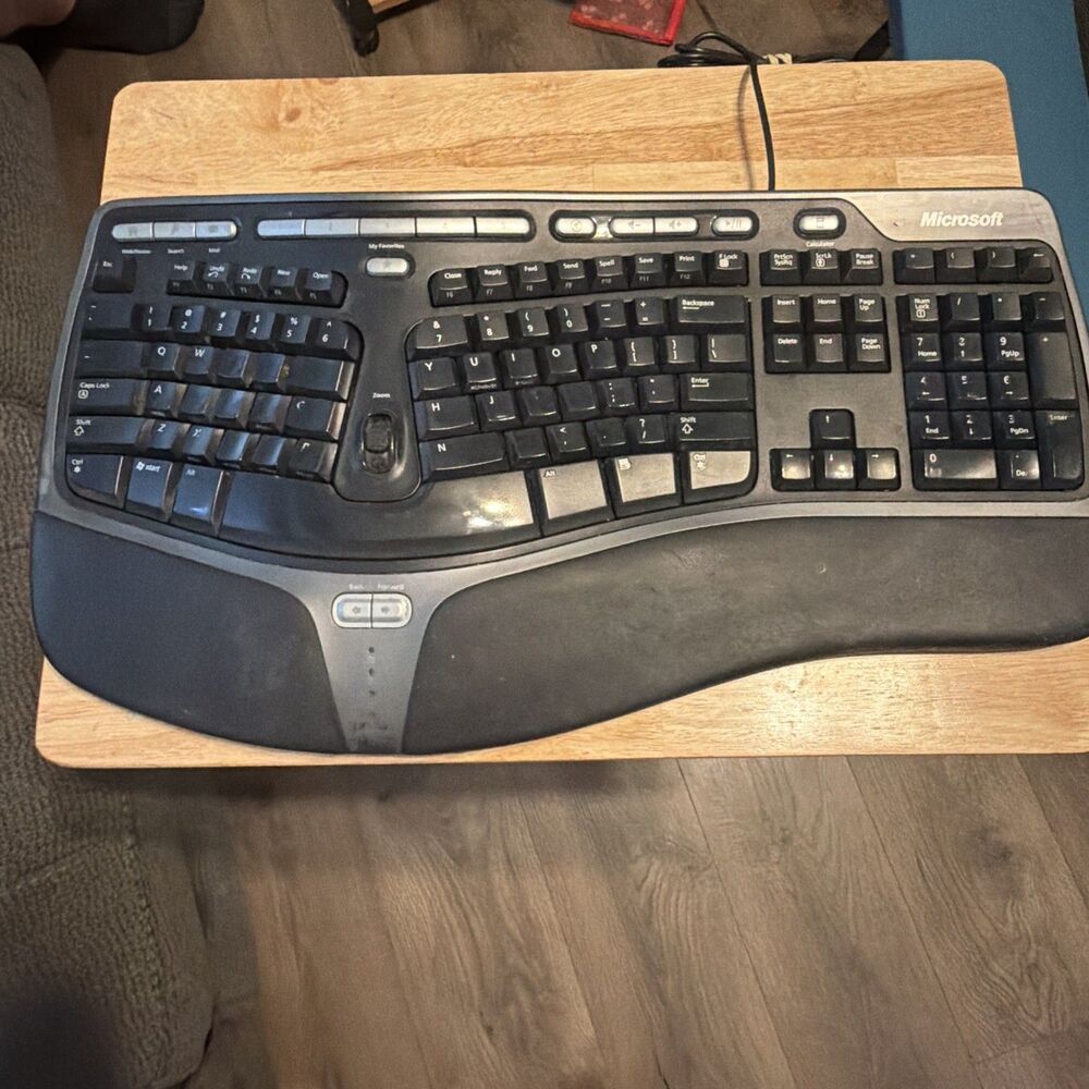 Microsoft Natural Ergonomic Keyboard 4000 v1.0 USB Wired Some Keys Worn See Pics